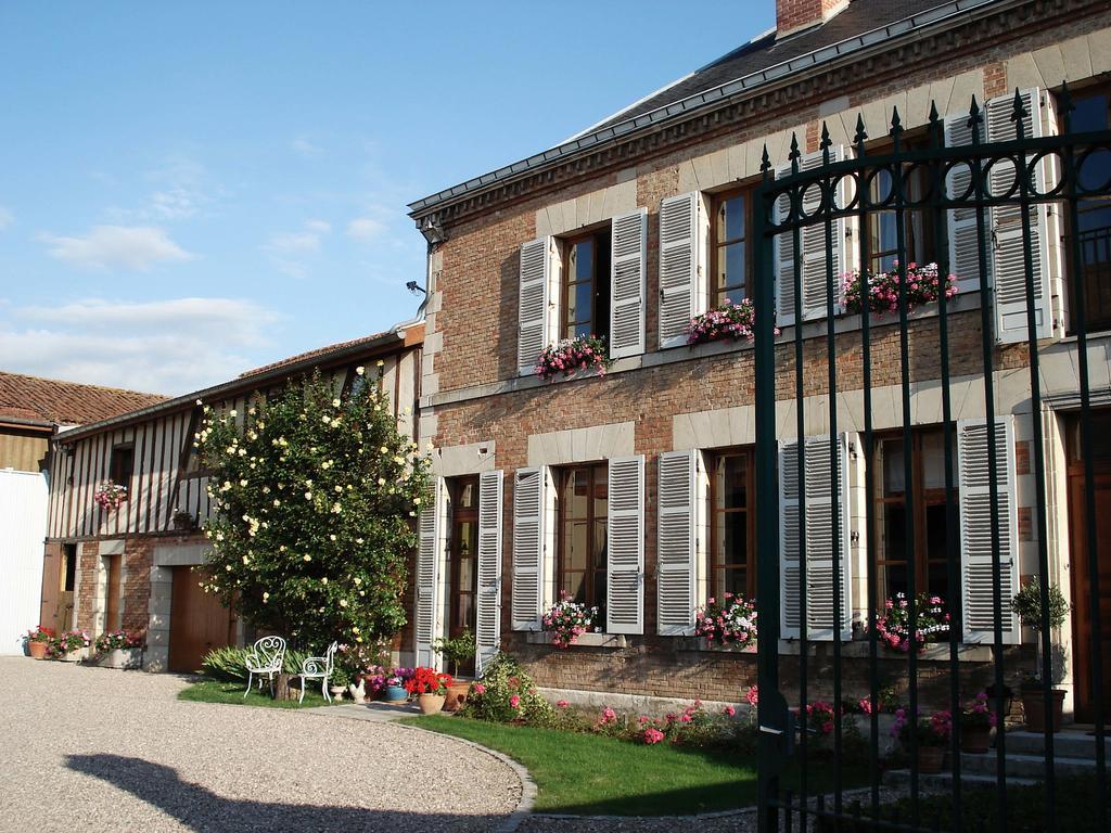 Entre Cour Et Jardin Hotel Châlons-en-Champagne Buitenkant foto